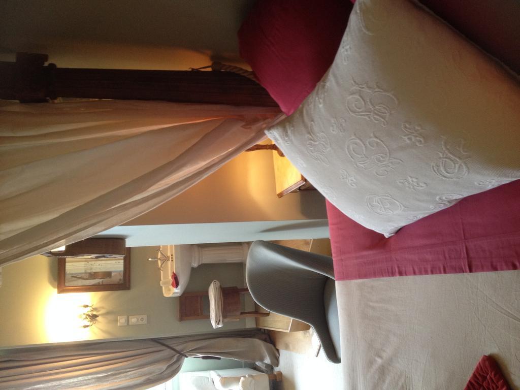 Chateau De Maumont *